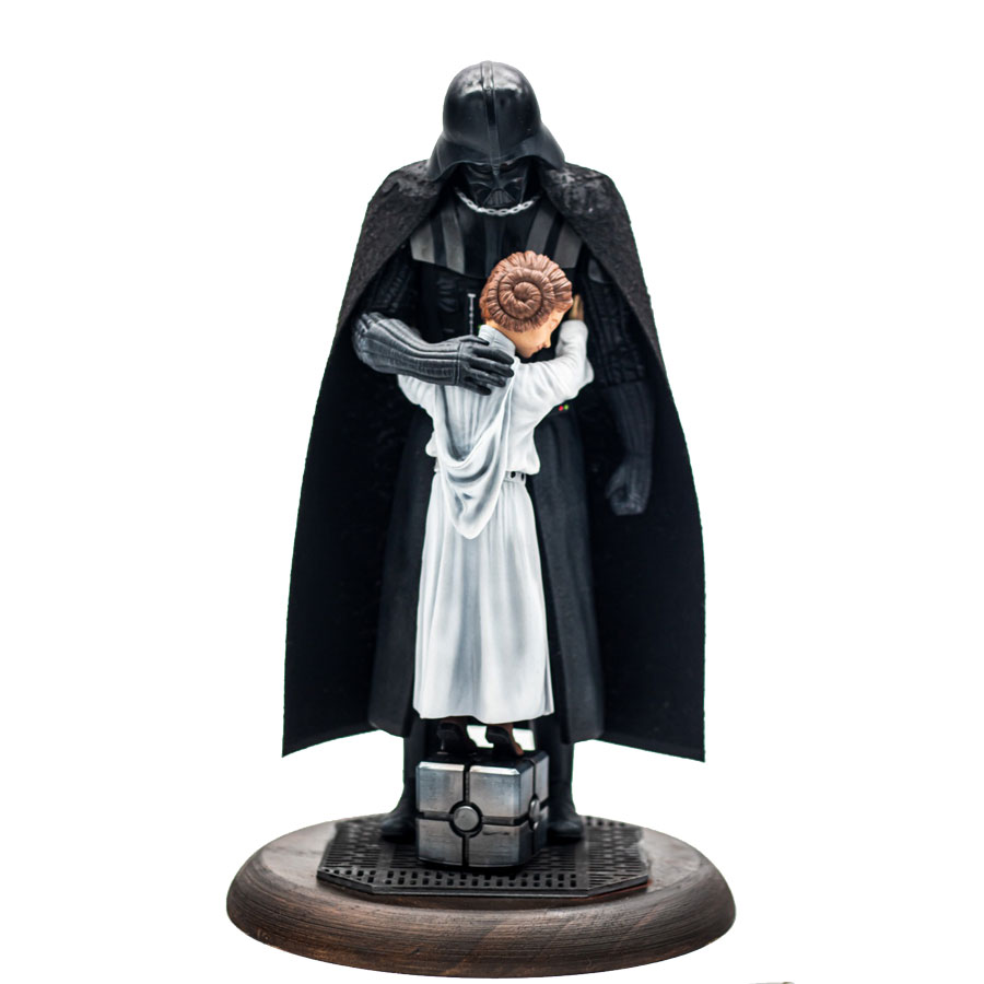 Figura 3D Darth Vader abrazando a Leia Star Wars