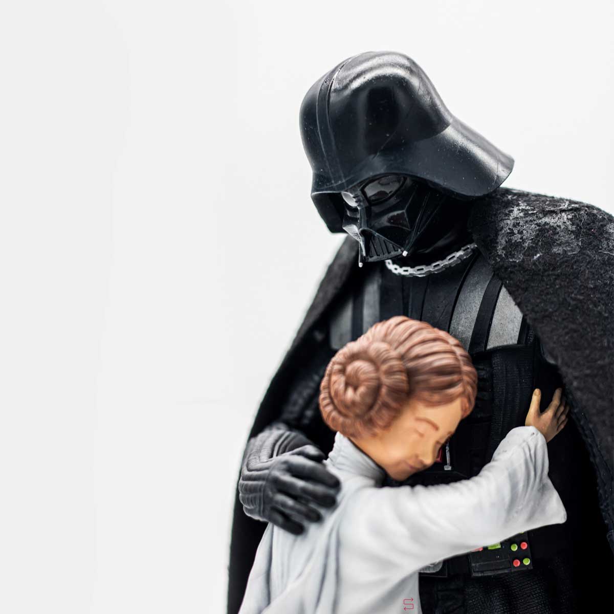 Figura-de-Darth-Vader-abrazando-a-Leia-2