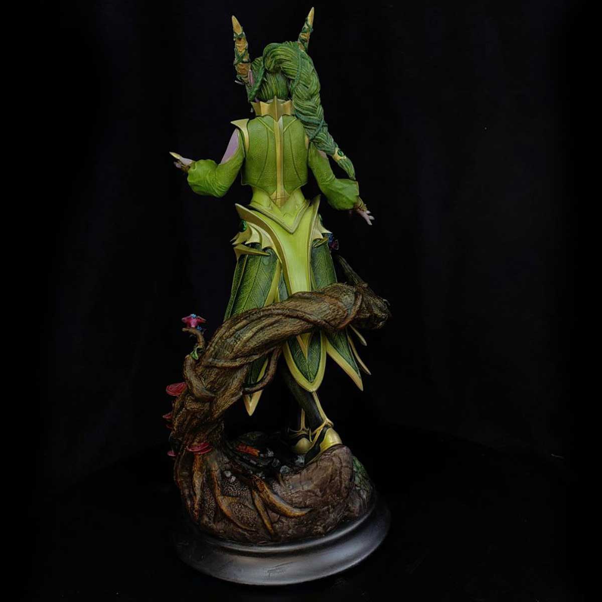Figura-de-Ysera-del-Sueño-Esmeralda-en-forma-élfica-3