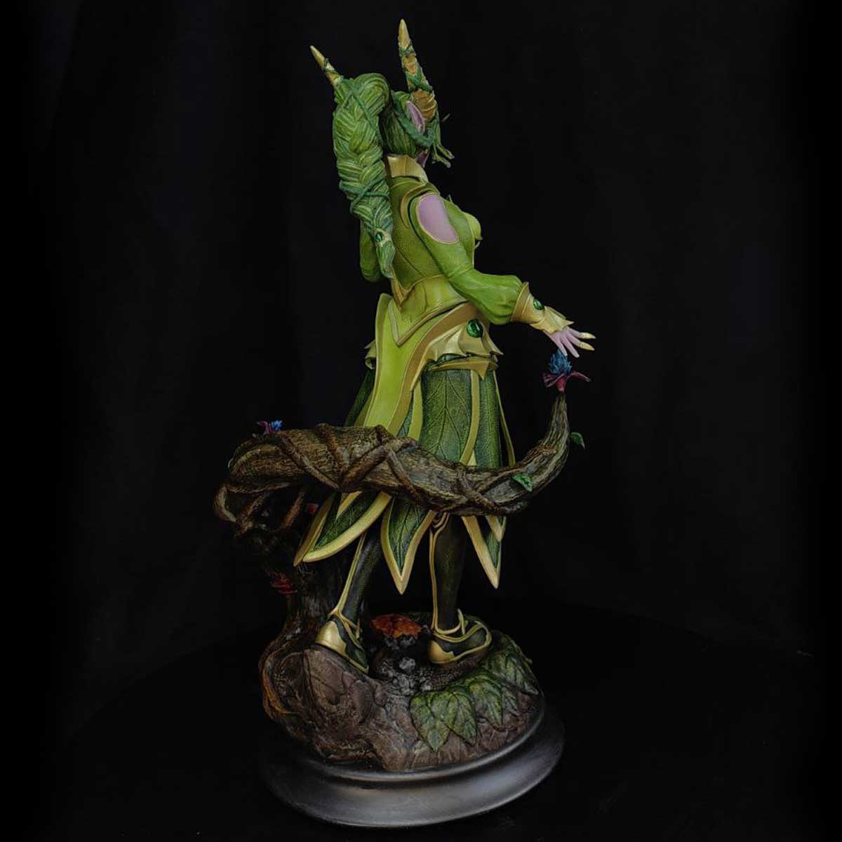 Figura-de-Ysera-del-Sueño-Esmeralda-en-forma-élfica-4